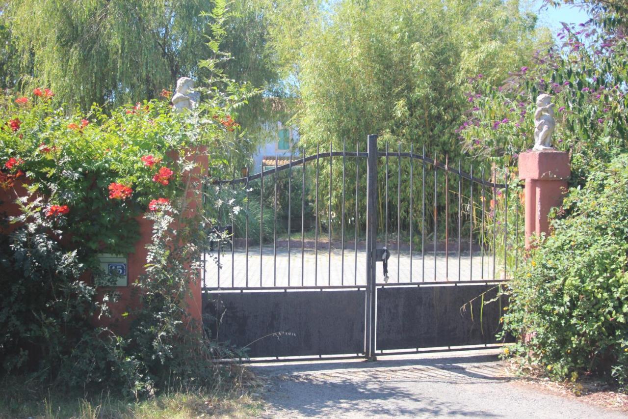 L Entredeux Apartment Saint-Viaud Luaran gambar